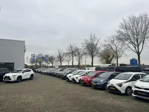 Used TOYOTA C-HR Hybrid 2023 Ad 