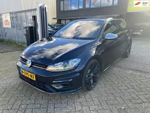 Used VOLKSWAGEN GOLF Petrol 2018 Ad 