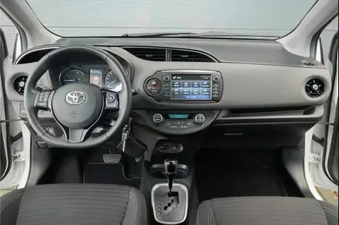 Used TOYOTA YARIS Hybrid 2017 Ad 