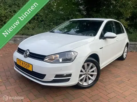 Used VOLKSWAGEN GOLF Petrol 2016 Ad 