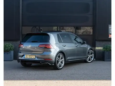 Used VOLKSWAGEN GOLF Petrol 2018 Ad 