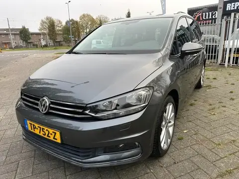 Used VOLKSWAGEN TOURAN Petrol 2017 Ad 