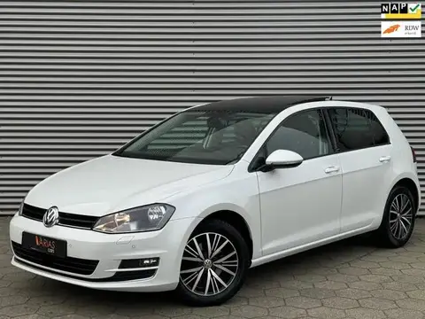 Used VOLKSWAGEN GOLF Petrol 2016 Ad 