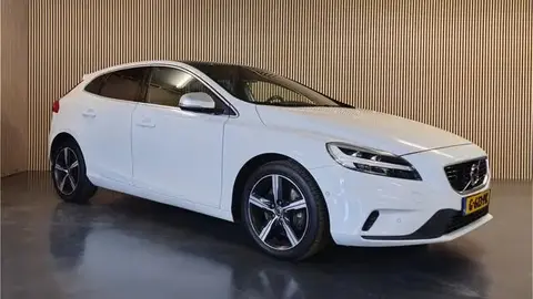 Annonce VOLVO V40 Essence 2019 d'occasion 