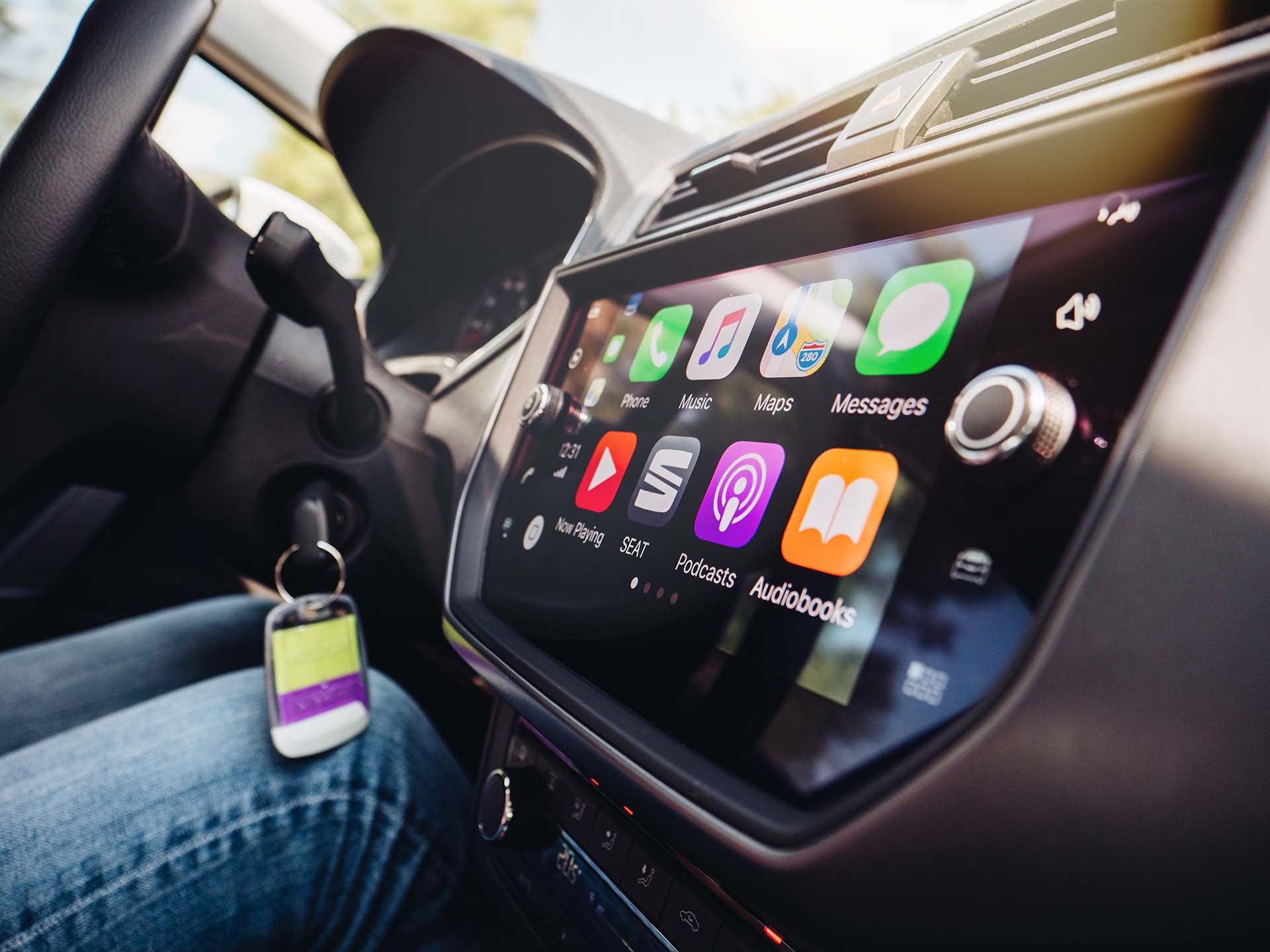 Apple CarPlay, MirrorLink, Android Auto : quelles solutions pour connecter  son smartphone à sa voiture ? - Blog Reezocar