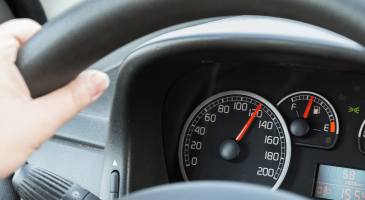 Quelles sont les différences entre le limiteur et le régulateur de vitesse ?