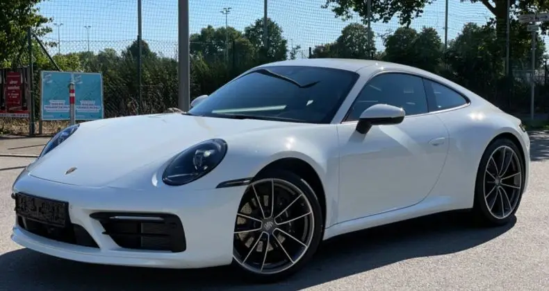 Photo 1 : Porsche 992 2019 Petrol