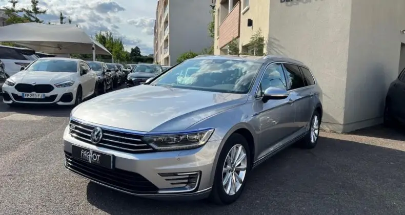 Photo 1 : Volkswagen Passat 2018 Hybrid