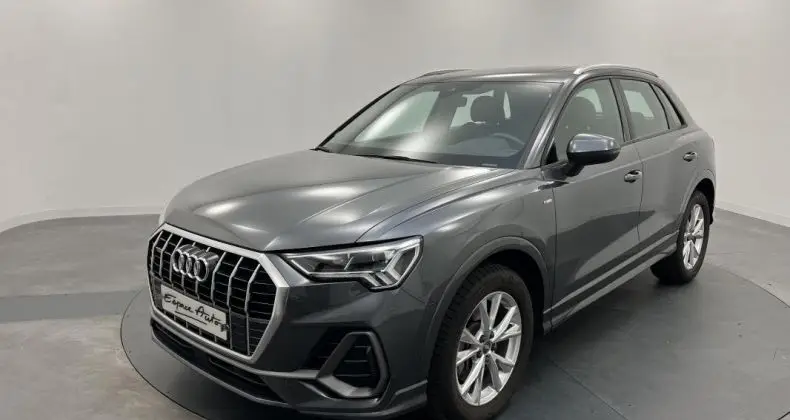 Photo 1 : Audi Q3 2019 Essence