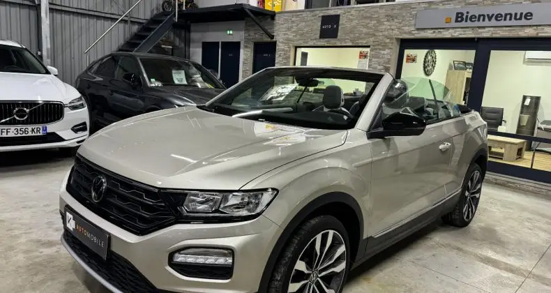 Photo 1 : Volkswagen T-roc 2021 Essence