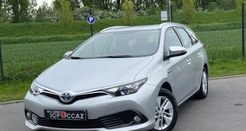 Photo 1 : Toyota Auris 2016 Hybrid