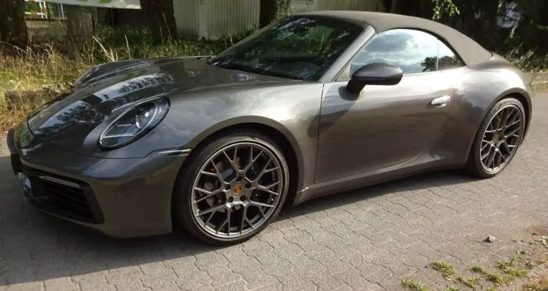 Photo 1 : Porsche 992 2021 Essence