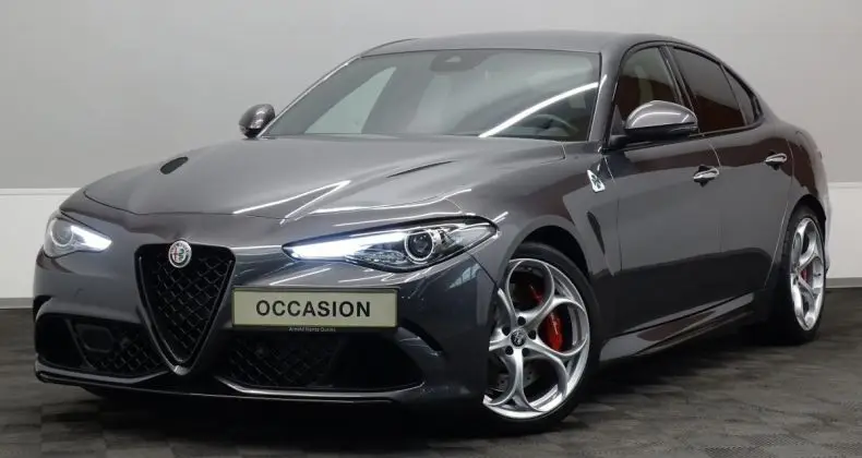 Photo 1 : Alfa Romeo Giulia 2021 Essence