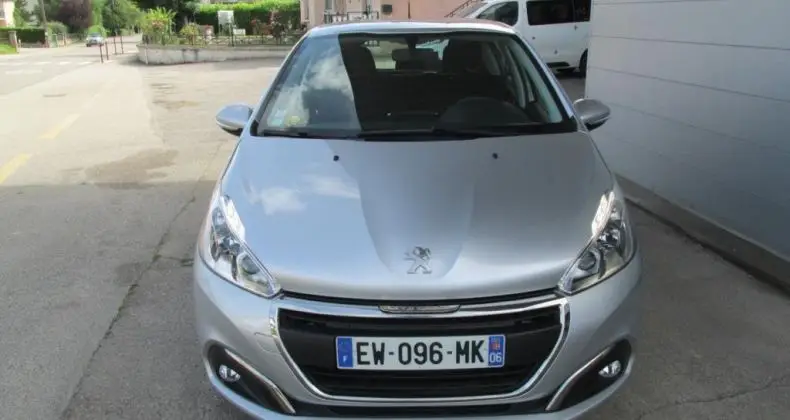 Photo 1 : Peugeot 208 2018 Diesel