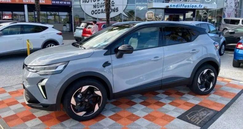 Photo 1 : Renault Captur 2024 Essence