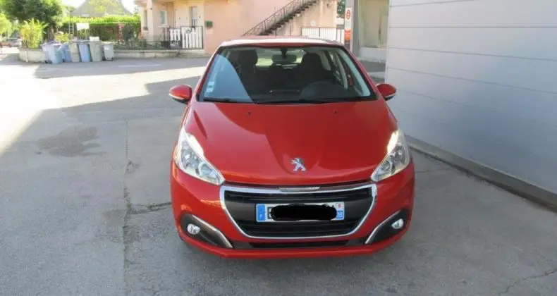 Photo 1 : Peugeot 208 2015 Petrol