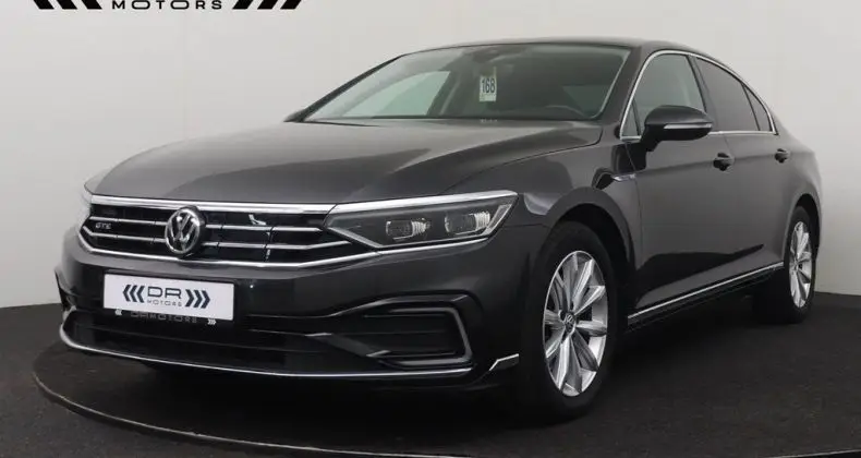 Photo 1 : Volkswagen Passat 2020 Hybrid