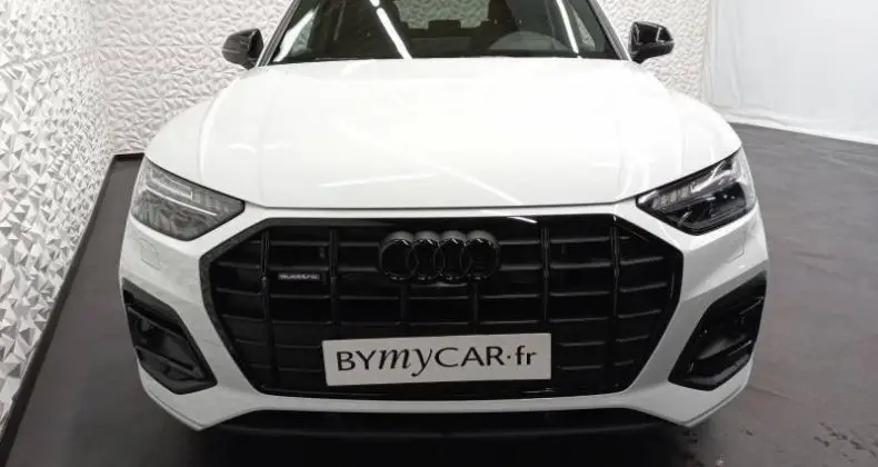 Photo 1 : Audi Q5 2024 Hybrid