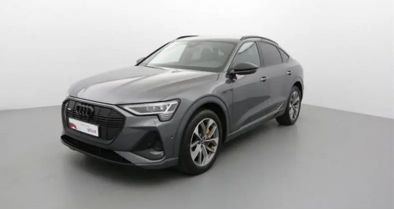 Photo 1 : Audi E-tron 2023 Electric