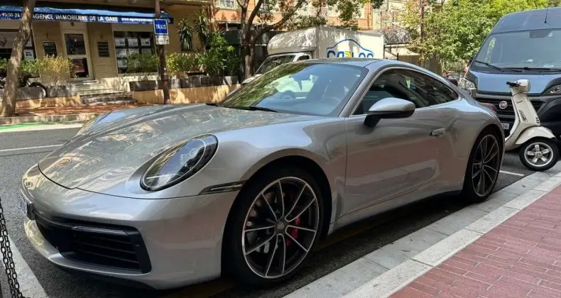 Photo 1 : Porsche 992 2019 Essence