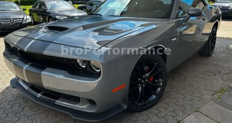 Photo 1 : Dodge Challenger 2017 Petrol