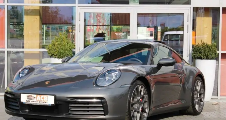 Photo 1 : Porsche 992 2020 Petrol