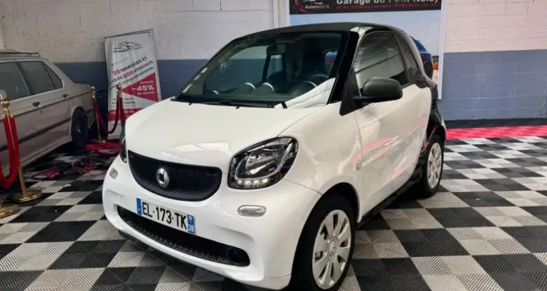 Photo 1 : Smart Fortwo 2017 Petrol