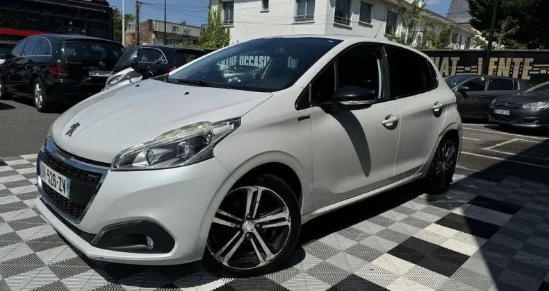 Photo 1 : Peugeot 208 2015 Diesel