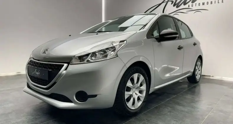 Photo 1 : Peugeot 208 2015 Essence