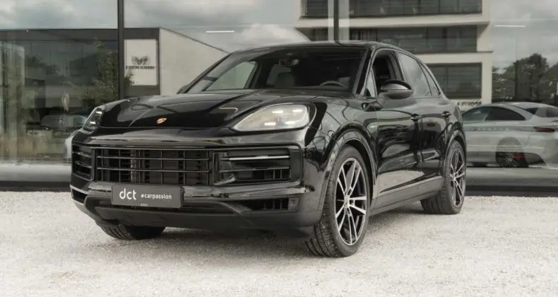 Photo 1 : Porsche Cayenne 2023 Petrol