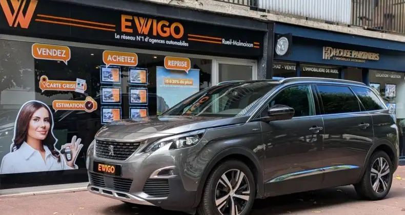 Photo 1 : Peugeot 5008 2019 Essence