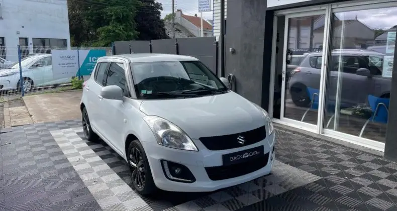 Photo 1 : Suzuki Swift 2016 Petrol