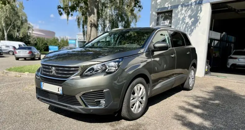 Photo 1 : Peugeot 5008 2019 Essence