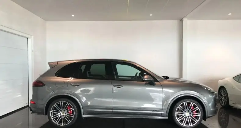 Photo 1 : Porsche Cayenne 2015 Essence