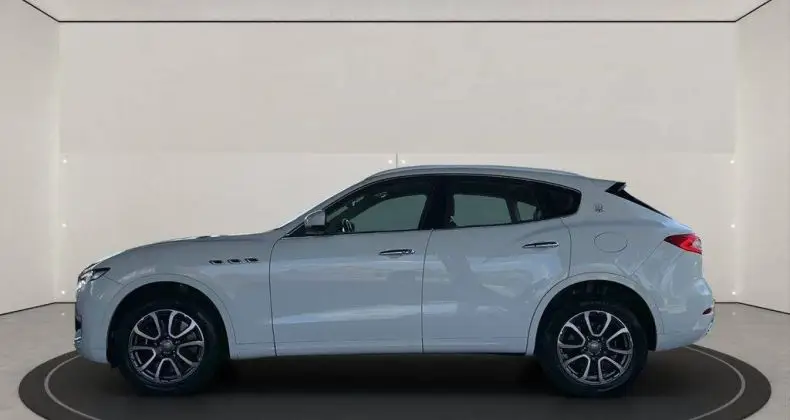 Photo 1 : Maserati Levante 2016 Essence