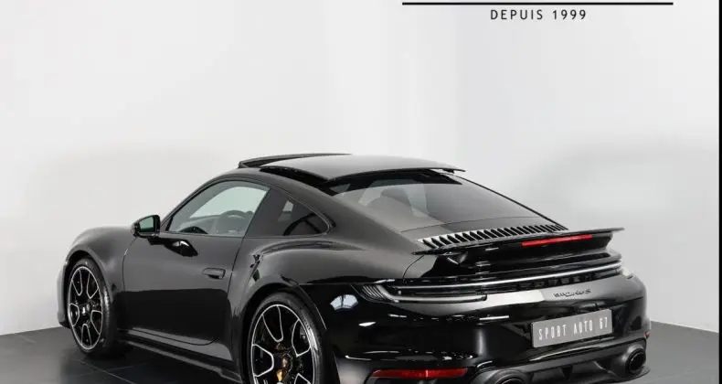 Photo 1 : Porsche 992 2020 Essence