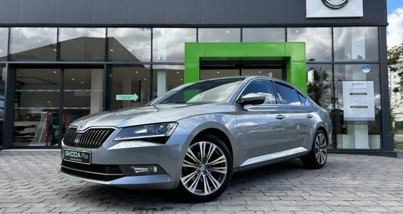 Photo 1 : Skoda Superb 2018 Petrol