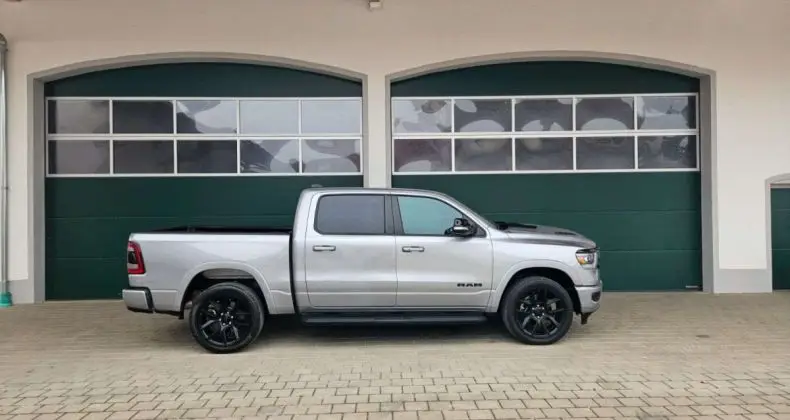 Photo 1 : Dodge Ram 2021 Petrol