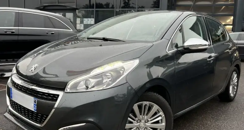 Photo 1 : Peugeot 208 2017 Petrol