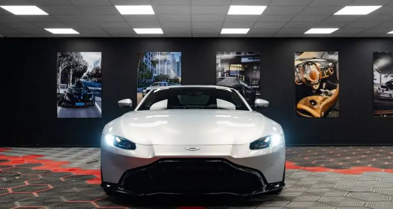 Photo 1 : Aston Martin V8 2019 Essence