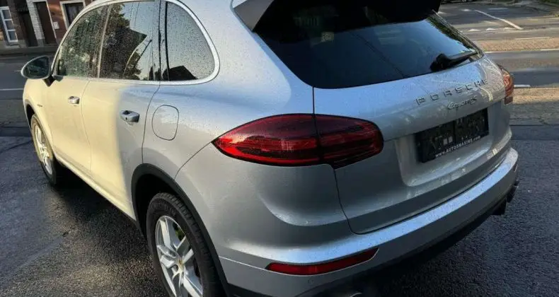 Photo 1 : Porsche Cayenne 2015 Essence