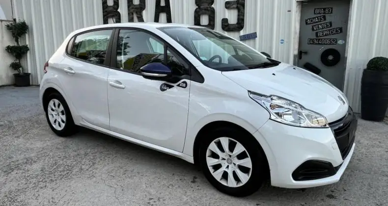 Photo 1 : Peugeot 208 2017 Petrol