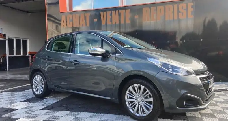 Photo 1 : Peugeot 208 2017 Essence