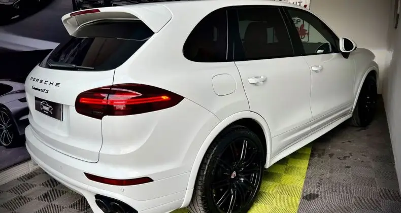 Photo 1 : Porsche Cayenne 2016 Essence