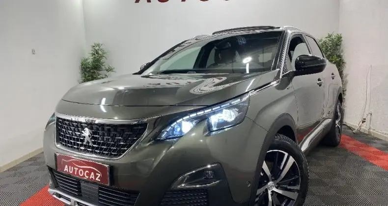 Photo 1 : Peugeot 3008 2019 Essence