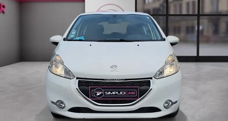 Photo 1 : Peugeot 208 2015 Essence