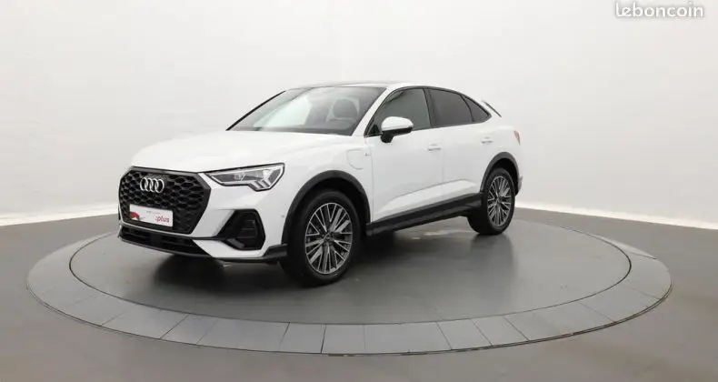 Photo 1 : Audi Q3 2022 Hybrid