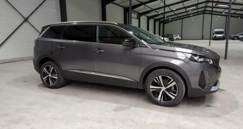 Photo 1 : Peugeot 5008 2023 Petrol