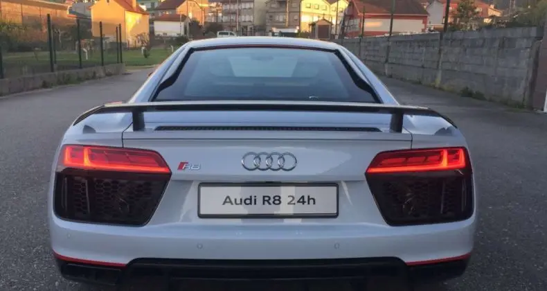 Photo 1 : Audi R8 2016 Petrol