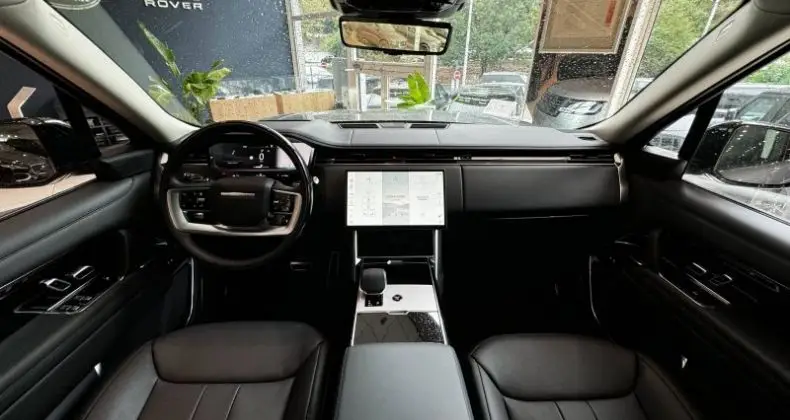 Photo 1 : Land Rover Range Rover 2024 Essence